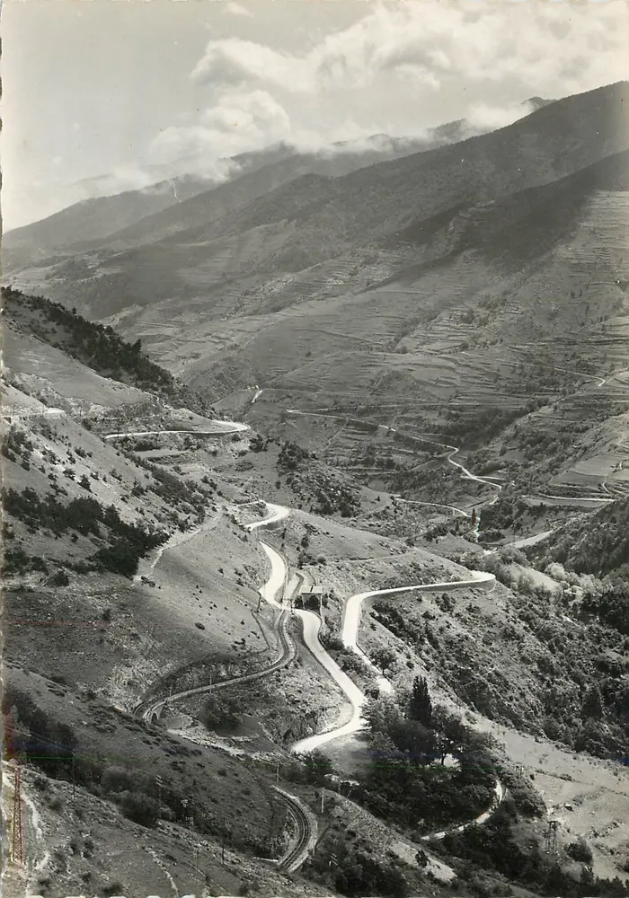 Mont-Louis — Ansicht der Talregion und der Abfahrt nach Prades — Editions S.E.P.T. - Nice - Vorderseite