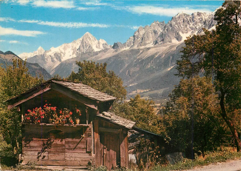 Mont-Blanc-Massiv — Das kleine Geranienhäuschen und die Aiguille du Dru (3754 m.) — Kodak Ektachrome - Vorderseite