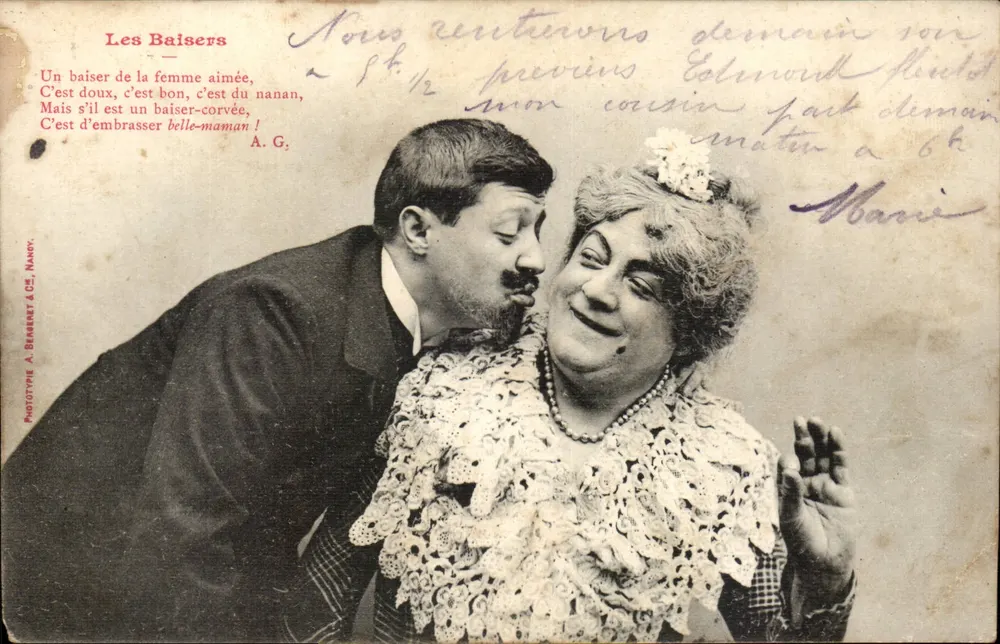 Os Beijos — Um beijo da mulher amada, É doce, é bom, é nanan, Mas se é um beijo-corvée, É beijar a sogra! — A. G. — Protótipo A. BASSERET & Cie, NANCY - Frente