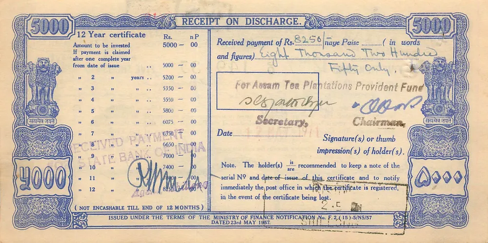 Assam Tea Plantations Provident Fund — Certificado de poupança nacional de 12 anos para 5000 rupias — editor: Governo da Índia - Frente