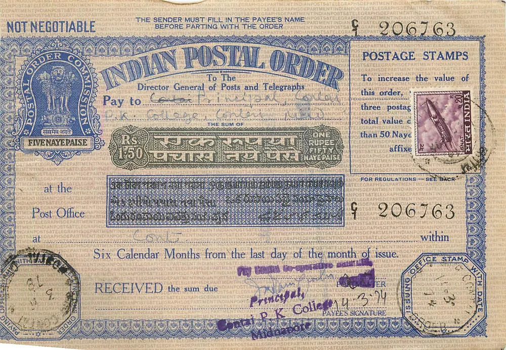 Ordem postal indiana — 1 roupia 50 nayes — destinada ao P.K. College, Madanapalle - Frente