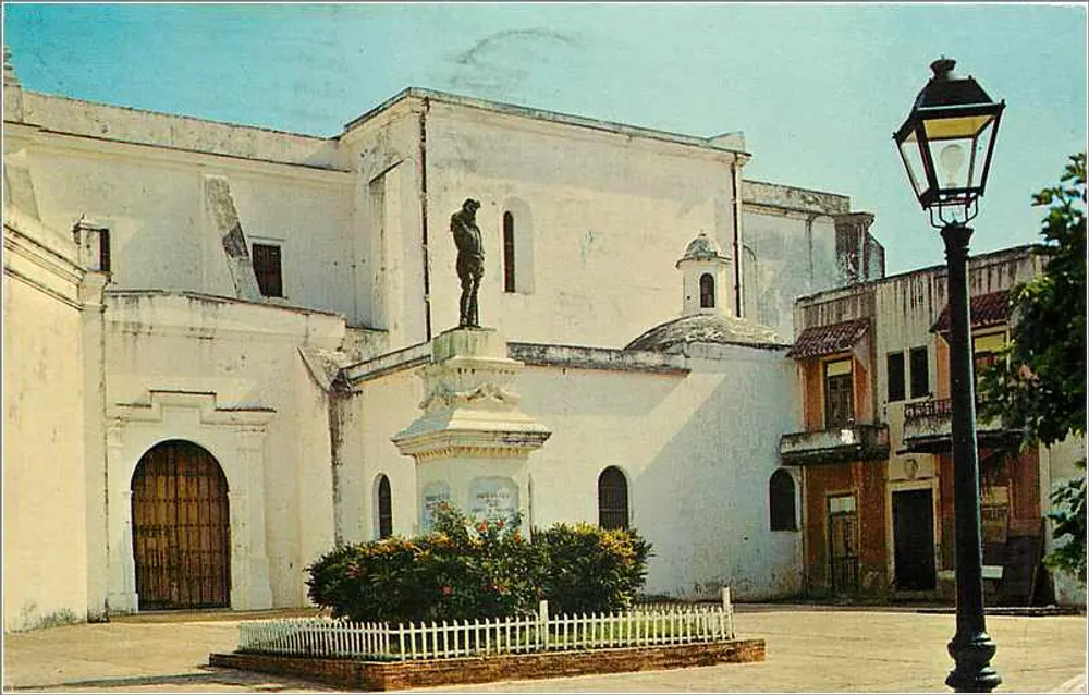 Statue von Ponce de León und Kirche des 16. Jahrhunderts — San Juan, Puerto Rico — Graphic Press #3959 - Vorderseite