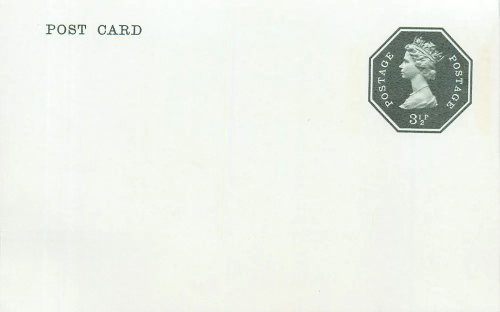 Britische Karteikarte — oktafonaler 3½p-Stempel der Queen Elizabeth II — Verleger nicht sichtbar - Vorderseite