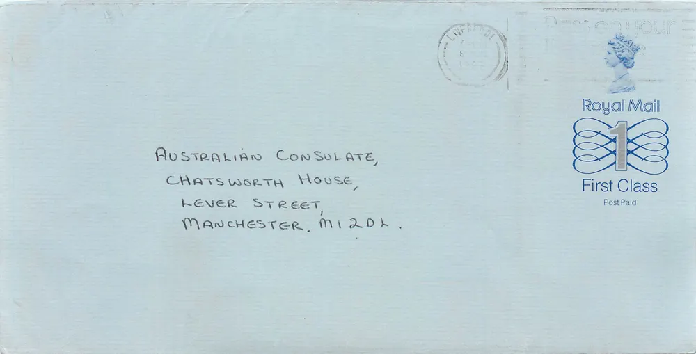 Blaue Ansichtskarte — 1£ Royal Mail-Stempel — an das australische Konsulat in Manchester adressiert - Vorderseite
