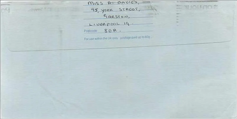 Blaue Ansichtskarte — 1£ Royal Mail-Stempel — an das australische Konsulat in Manchester adressiert - Rückseite