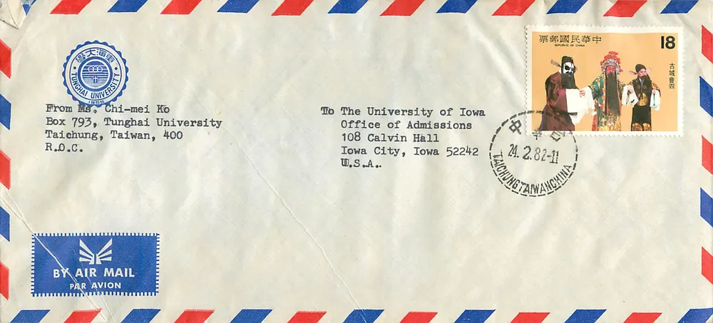 Carte postale aérienne — Université de Tungchi, Taichung — destinée à l'Université d'Iowa, Iowa City - Recto