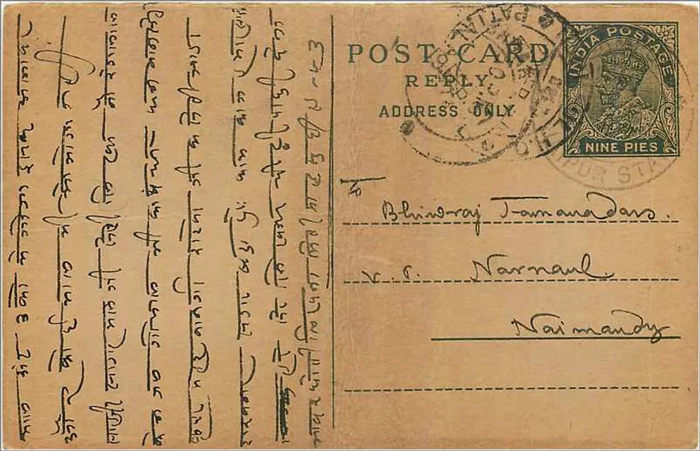 Carta postal indiana — texto em escrita devanagari — destinatário em Narnaul - Frente