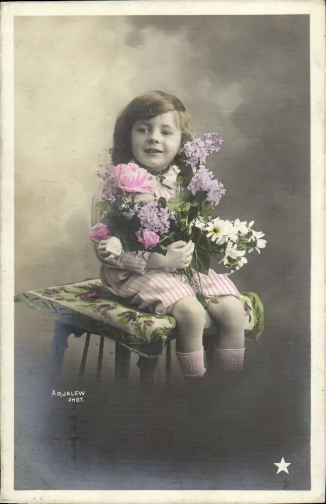 Mädchen mit Blumenstrauß — Arjalew Phot. — Serie N° 1095-2° - Vorderseite