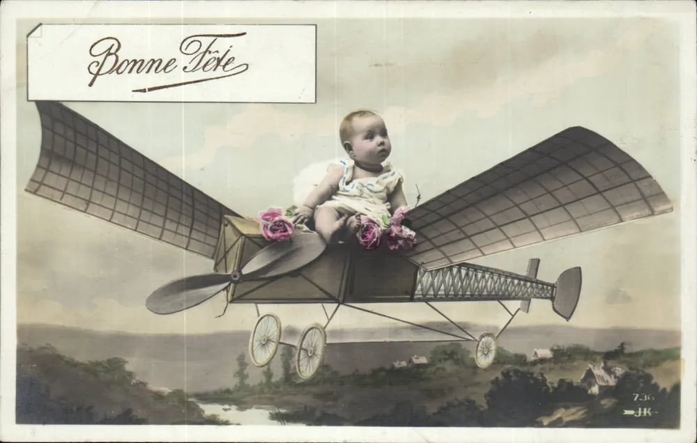Baby in einem Flugzeug — humorvolle Ansichtskarte — Verlag J.K. Nr. 736 - Vorderseite