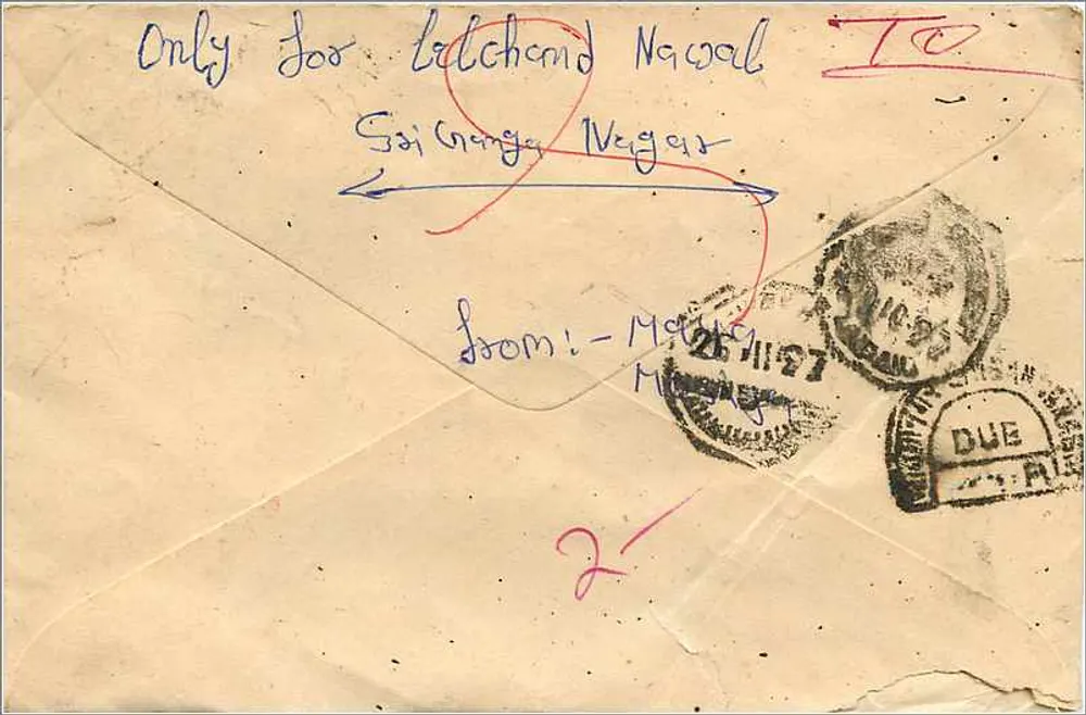 Carta postal indiana — texto manuscrito em devanagari e inglês — selo 100 p. — carimbo postal 'DUE 2/-' — destinatário Lelchomd Naval - Verso