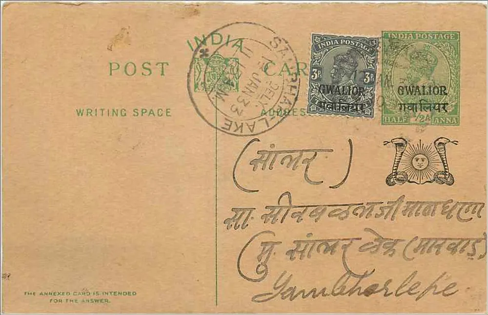 Gwalior — Carta postal indiana com selos e escrita em devanagari — editor indeterminado - Frente