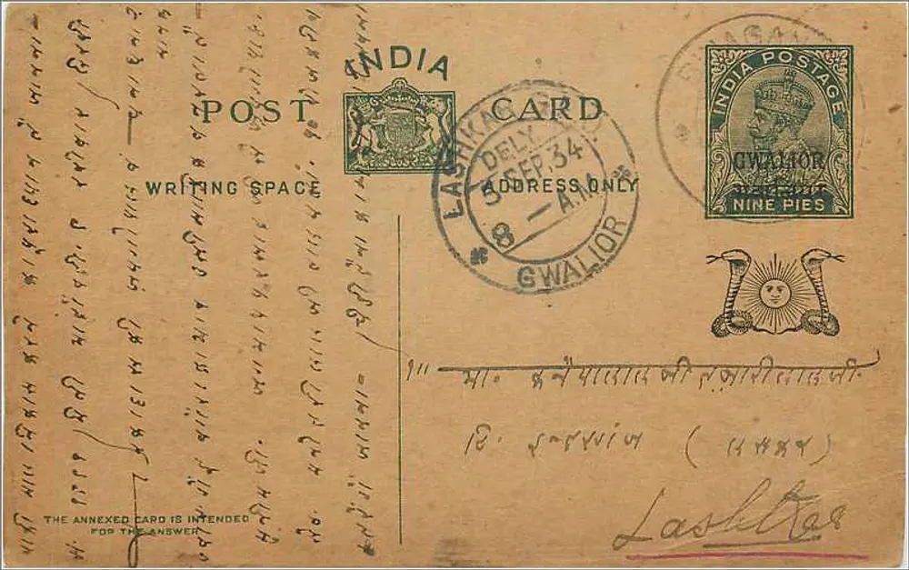 Gwalior — cartão postal indiano com selo de 9 pence — editor India Postage - Frente