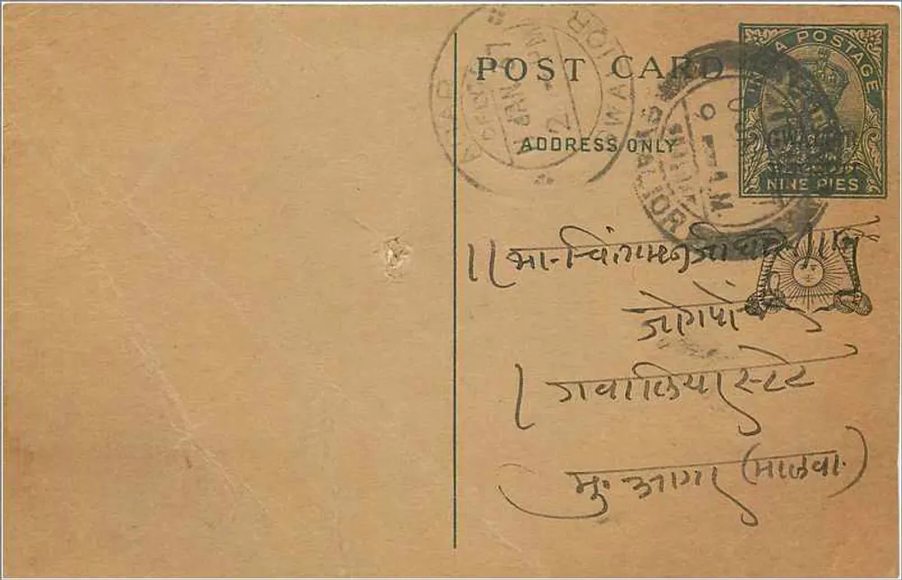 Carta postal indiana — texto em escrita birmanesa — carimbo de 9 pence - Frente