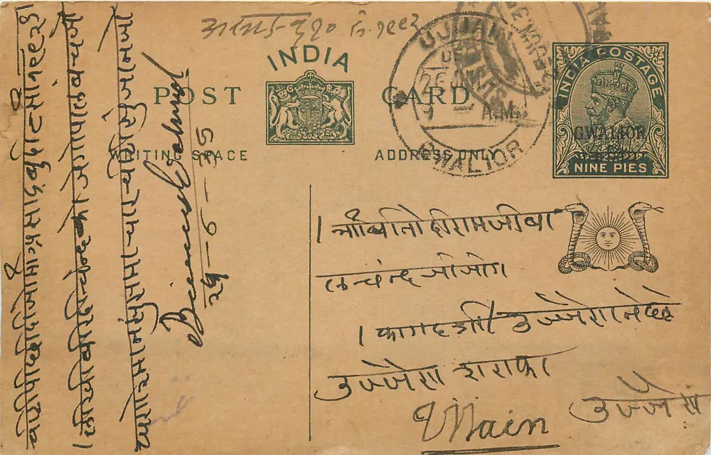 Carta postal indiana — texto em escrita devanagari — selo de 9 pices e carimbo de Udaipur - Frente