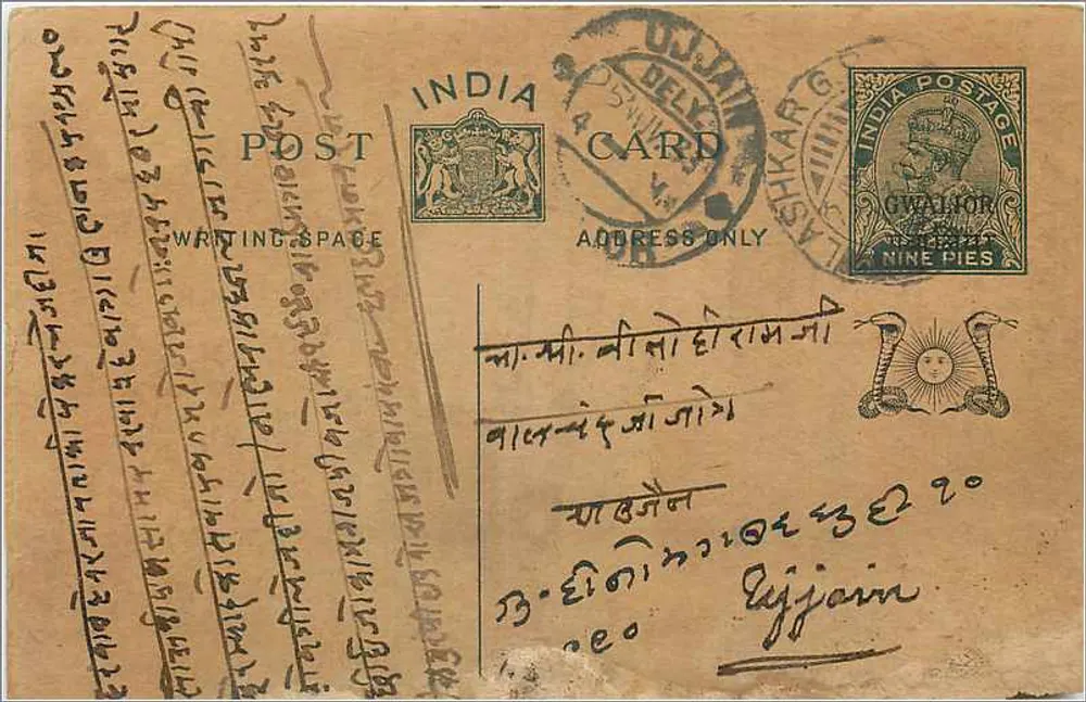 Carta postal indiana — texto em escrita devanagari — editor India Post, selo de 9 pias - Frente