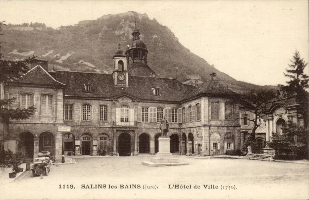 SALINS-les-BAINS (Jura) — Das Rathaus (1750) - Vorderseite
