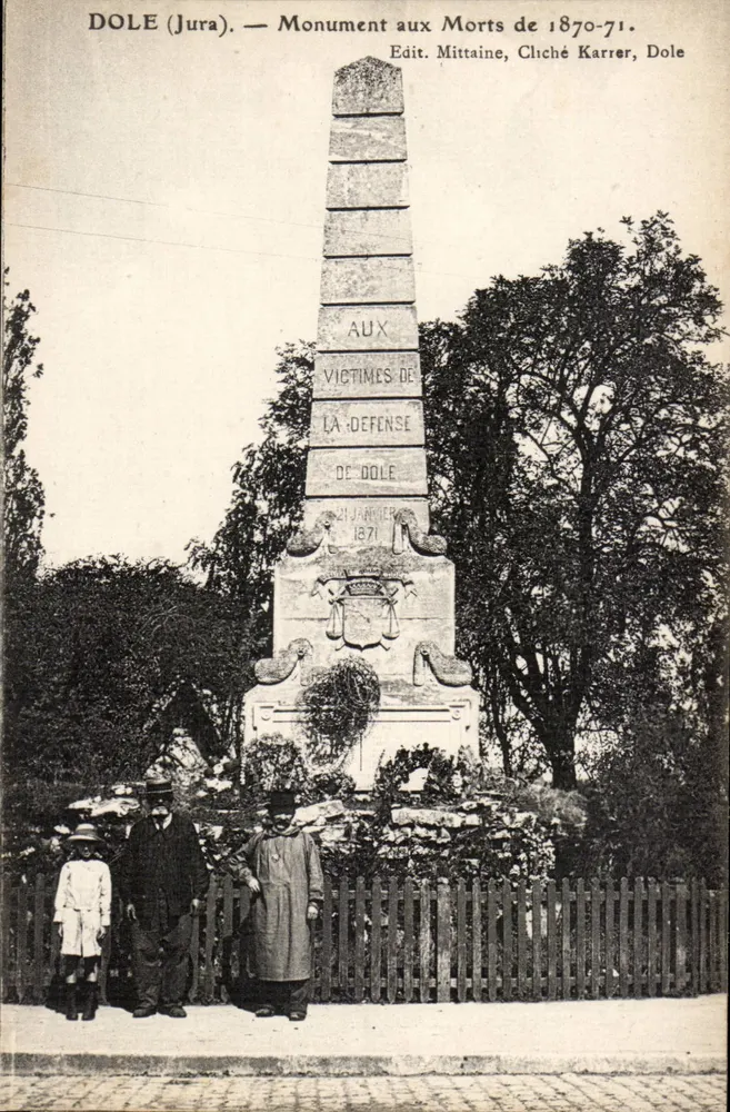 डोल (जूरा) — 1870-71 के मृतकों के सम्मान का स्मारक — एडिट. मिट्टाइन, चिचे कारेर, डोल - आगे