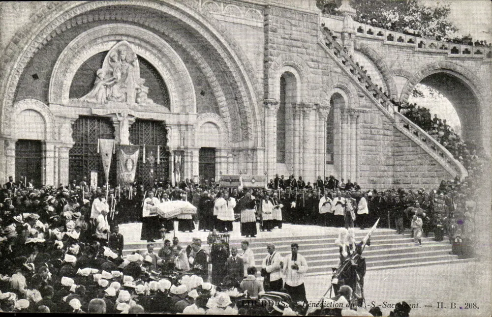 Lourdes — Bênção do Santo Sacramento — H. B. 208 - Frente