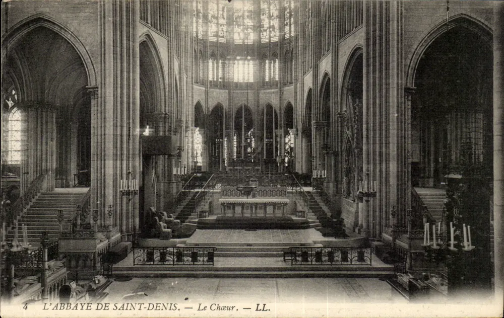 A ABBADIA DE SAINT-DENIS — O Coro — LL. - Frente