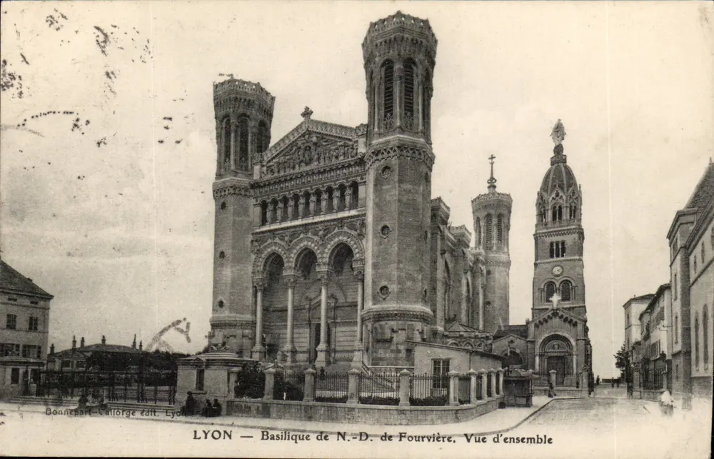 LYON — Basílica de N.-D. de Fourvière, Vista geral — Bonnepart-Cailloge editora, Lyon - Frente