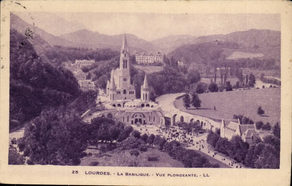 Lourdes - A Basílica - Vista aérea - LL - Frente