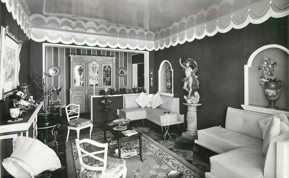 Interno di un salotto decorato — Costa de Caparica, Portogallo — Rosa dos Ventos - Recto
