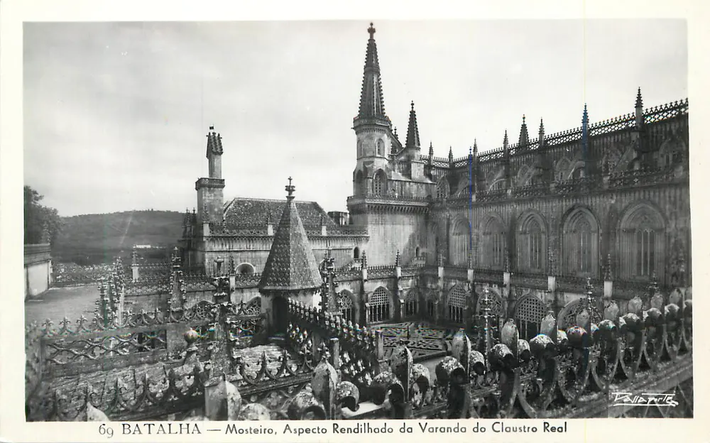 Batalha — Mosteiro, Aspecto Rendilhado da Varanda do Claustro Real — Pavilhão Paris - Frente