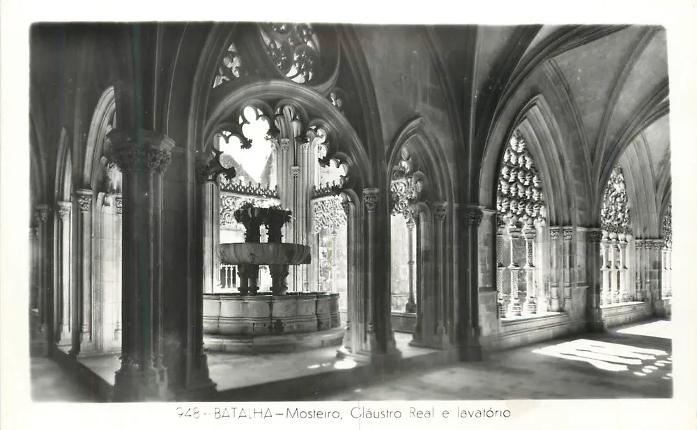 Mosteiro, Claustro Real e lavatório — Batalha — n° 948 - Frente