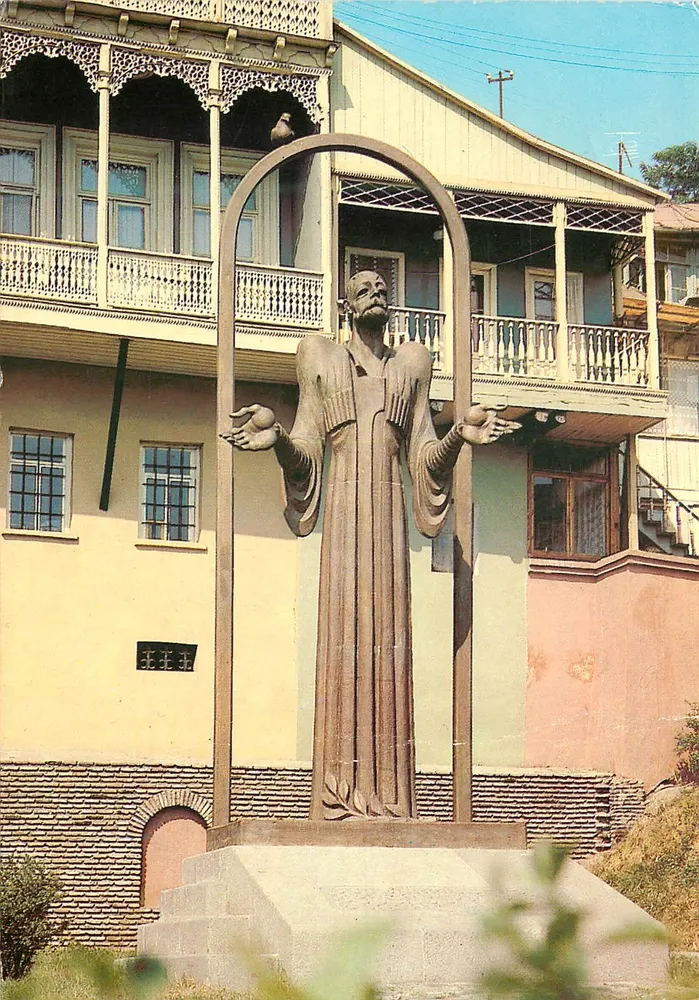 Tbilissi. Monumento ao poeta Éthim-Gurđni — arquiteto D. Mikatadze, escultor A. Zakharčenko - Frente