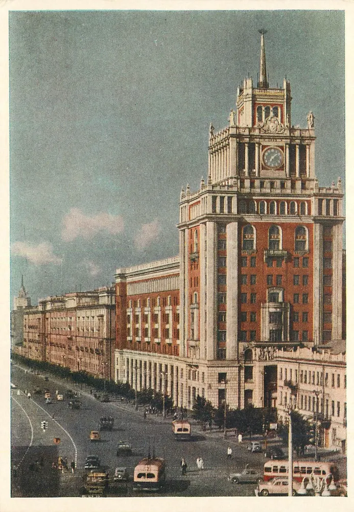 Moskou. Bol'шая Sadovaja Straat — stadsgezicht met wolkenkrabber — Foto I. Golanda, uitgave Leningrad - Voorkant