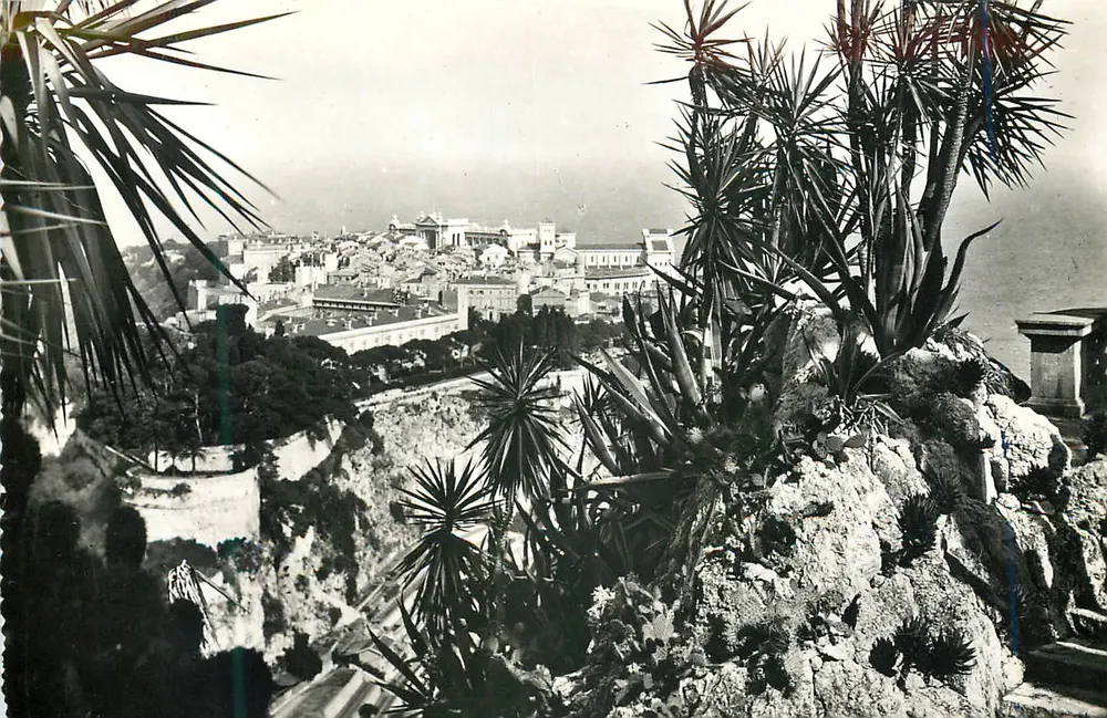 O rochedo visto do Jardim Exótico — Mônaco — Edição E.P.I., 19, boulevard de Biquier, Nice - Frente