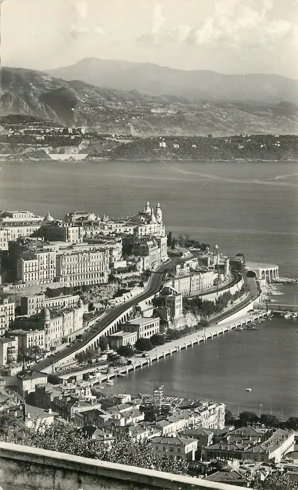Monte-Carlo — Vue générale — Au fond : Le cap Martin — Éditions S.E.P.T. - Fabrication Véritable - Recto