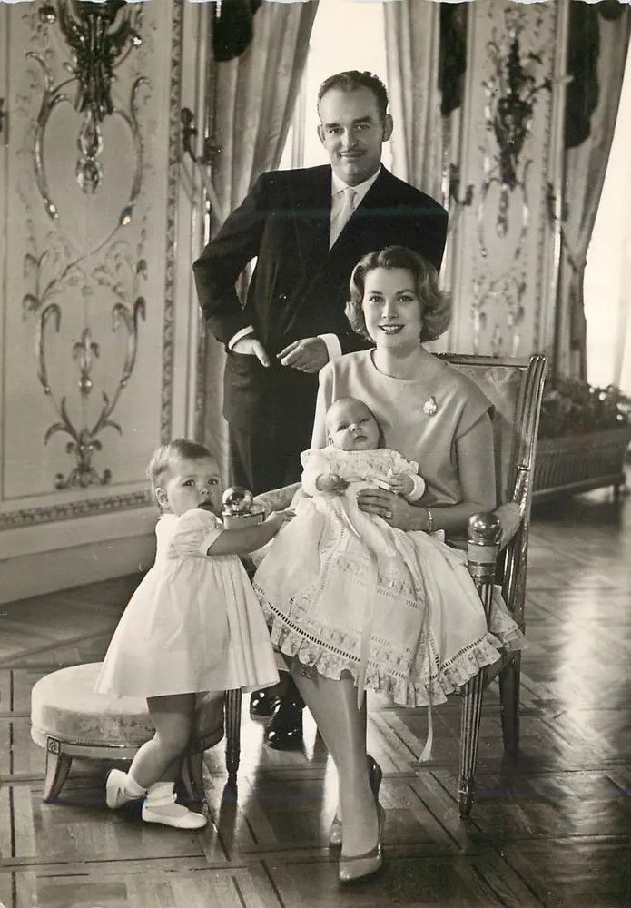 Die prinzliche Familie von Monaco — Prinz Rainier III, Prinzessin Grace, Prinz Albert und Prinzessin Caroline — Cliché Howell Conant - Vorderseite
