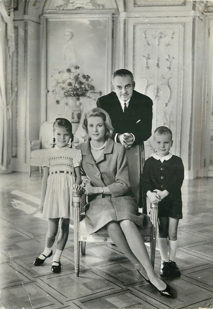 Prinzessin Grace, Prinz Albert, Prinzessin Caroline — Monaco — Archive des Palastes des Prinzen - Vorderseite