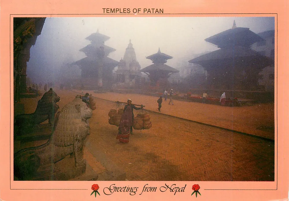 पतन के मंदिर — नेपाल — डैस कलर लैब - आगे