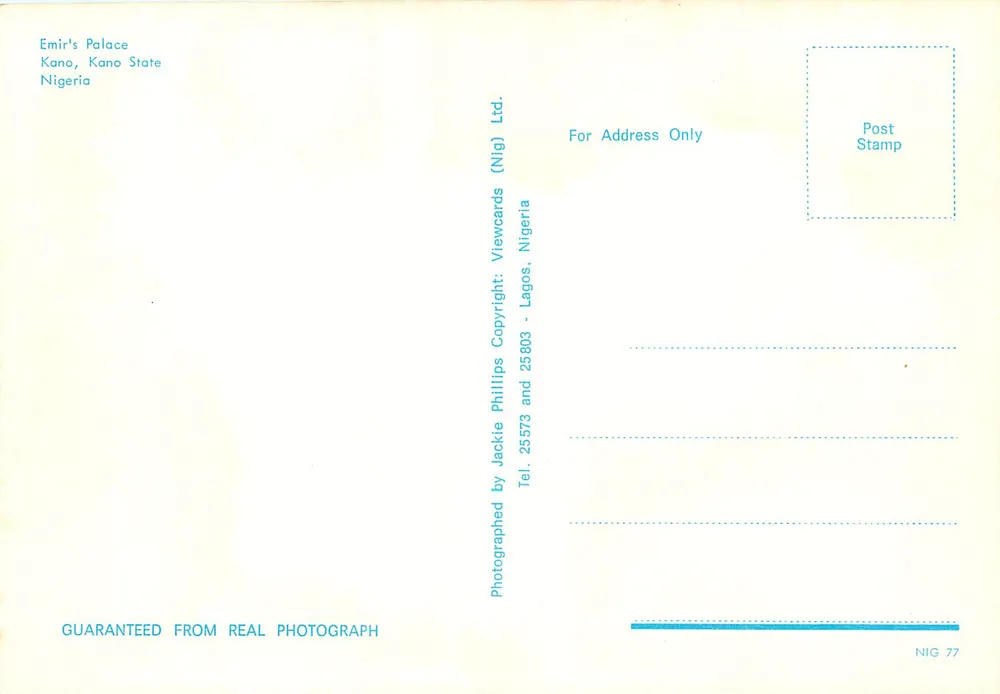 Due cavalieri davanti al palazzo dell'emiro — Kano, Stato di Kano, Nigeria — editore Jackie Phillips Viewcards (Nig) Ltd. - Verso