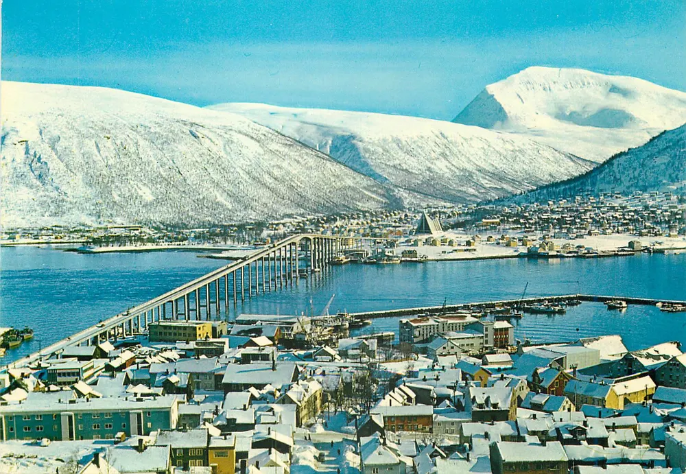 Tromsø — Blick auf die Stadt zum Mount Tromsdalstind — Verlag Knut Aune Kunstforlag AS - Vorderseite