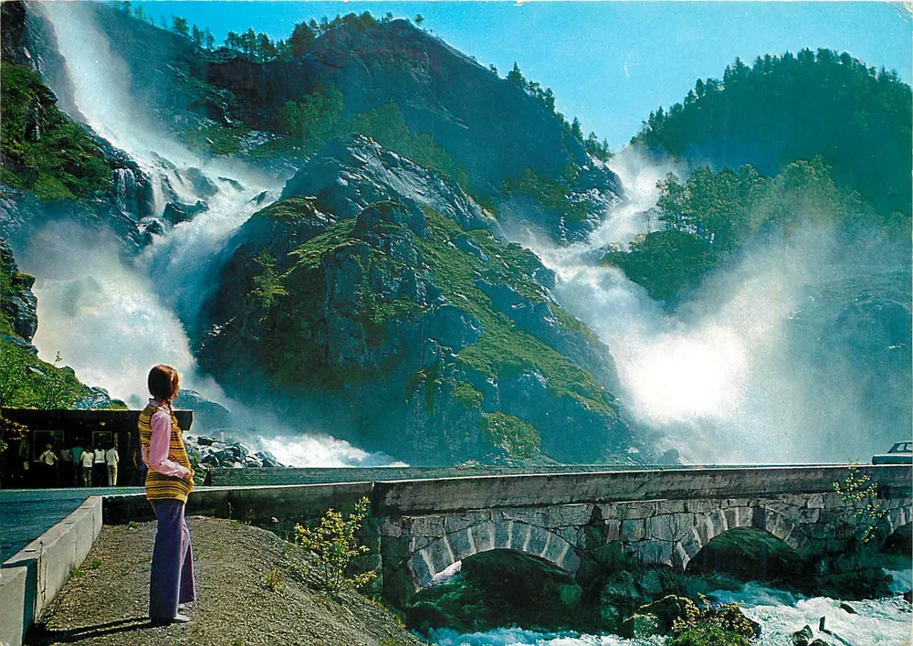 लैटेफॉस, हार्डंगर — नॉर्वे — एडिटर नॉरमैन्स कुंस्टफोरलैग ए/एस, नंबर ओ-47-54 - आगे