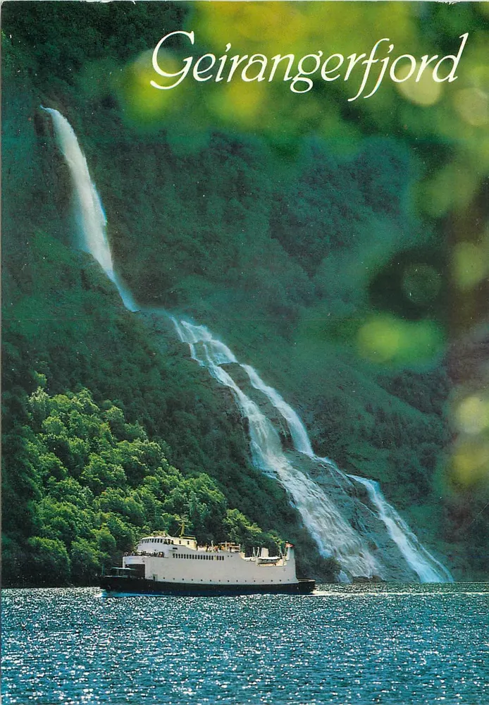Geirangerfjord — widok na fjord z wodospadem i ferrytem — Fossen «Friaren» - Awers