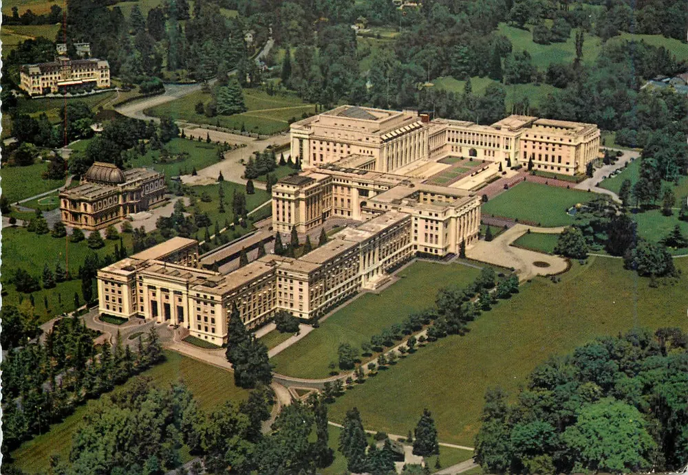Palácio das Nações — Genebra — editor não visível - Frente