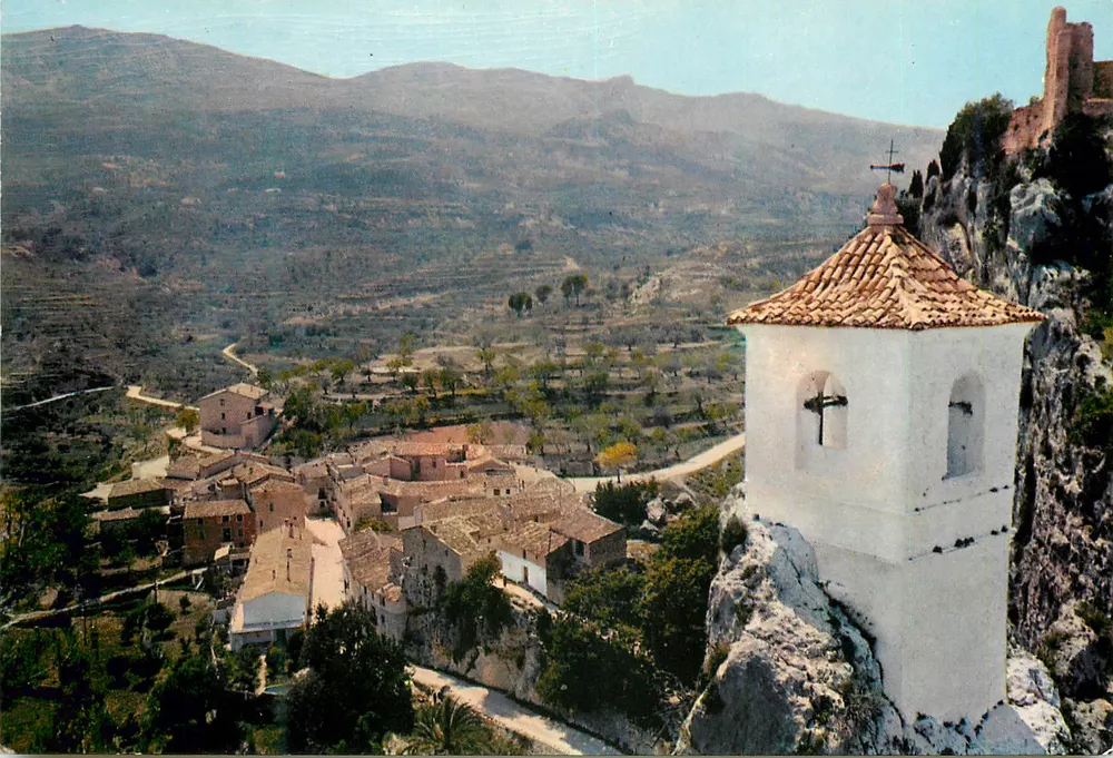 Castell de Guadalest — Vue pittoresque — Hnos. Galiana, Callosa de Ensarria (Alicante) - Recto