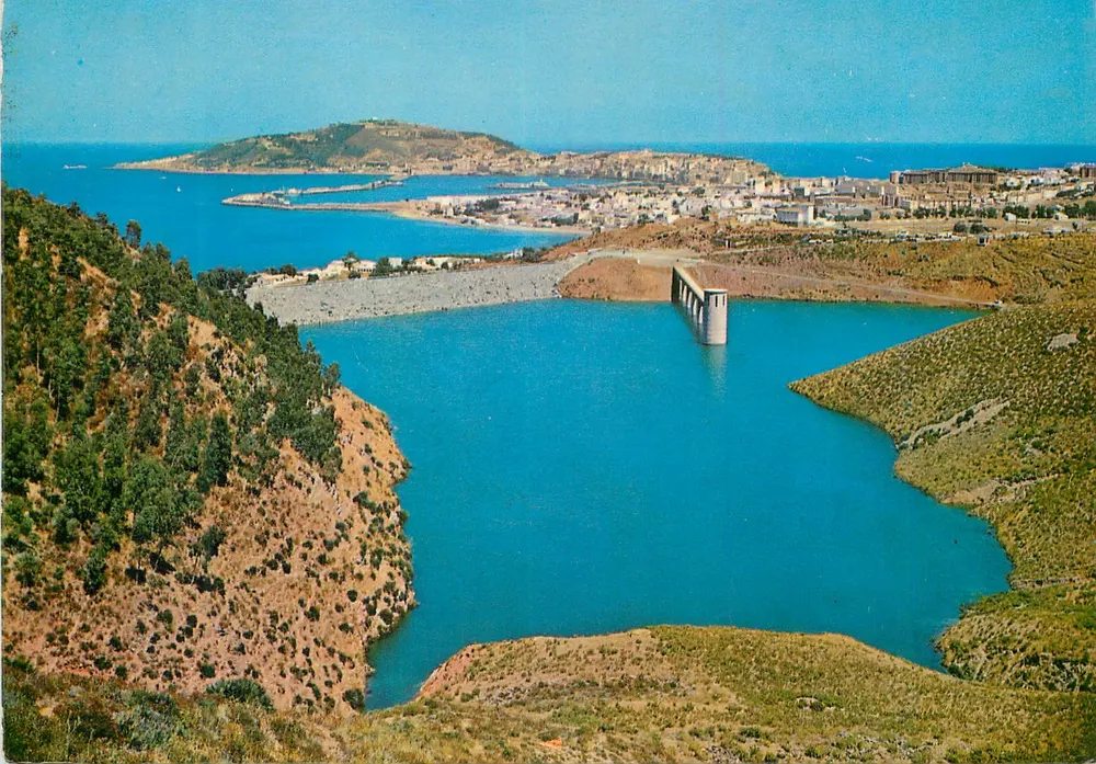 Ceuta — Bassin et vue partielle — Distributeur Luis Cabello García - Recto