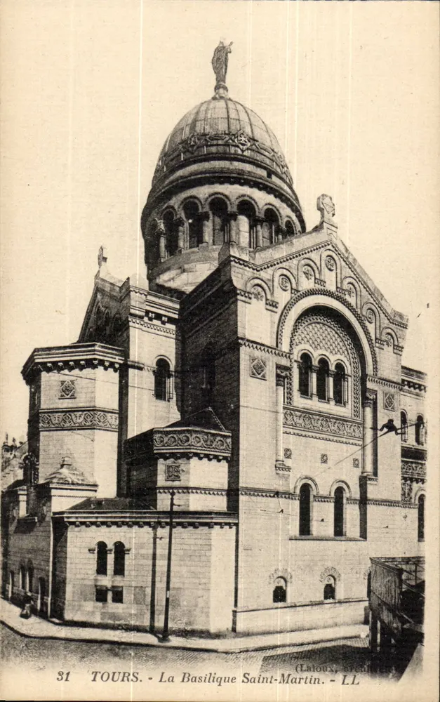 Tours - A Basílica de São Martinho - Laloux, arqui. - Frente