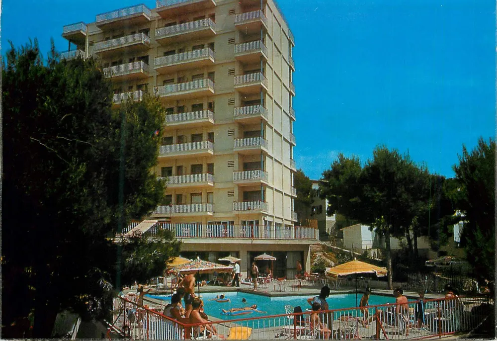Hotel Bahamas — Portals Nous-Mallorca — editore Icaria, n° 5/131 - Recto
