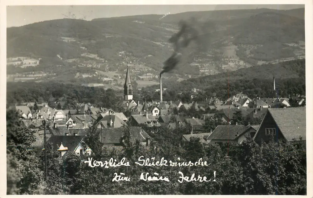 Achern — vista panorâmica com igreja e chaminé — Foto Max Pache - Frente