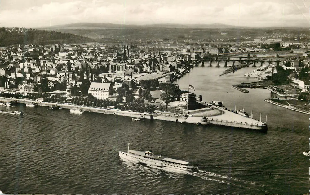 Vista aérea de Koblenz — ponte e rio — editor Total - Frente