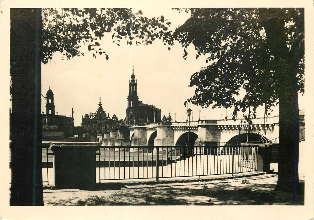 Dresden — vista do ponte e dos edifícios — editor Nowak, n° 627 - Frente