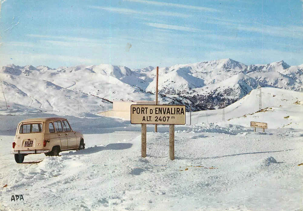 Port d'Envalira — sommet enneigé — APA - Recto