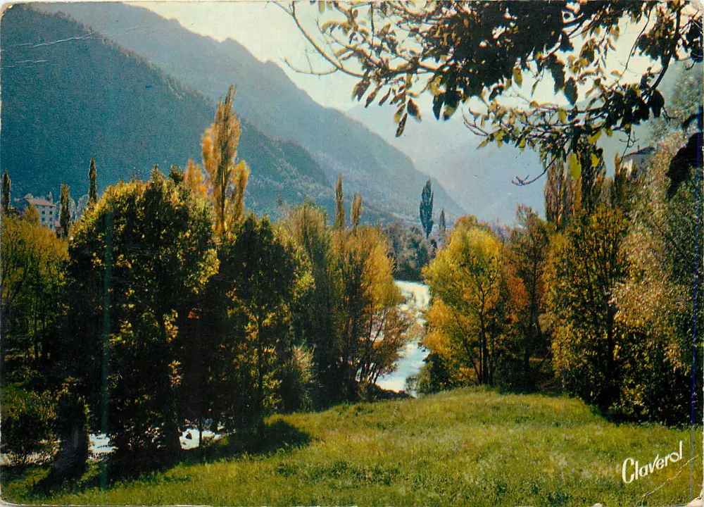 Claverol — Vue de la rivière et des montagnes — Éditions d'Art V. Claverol, n° 912 - Recto