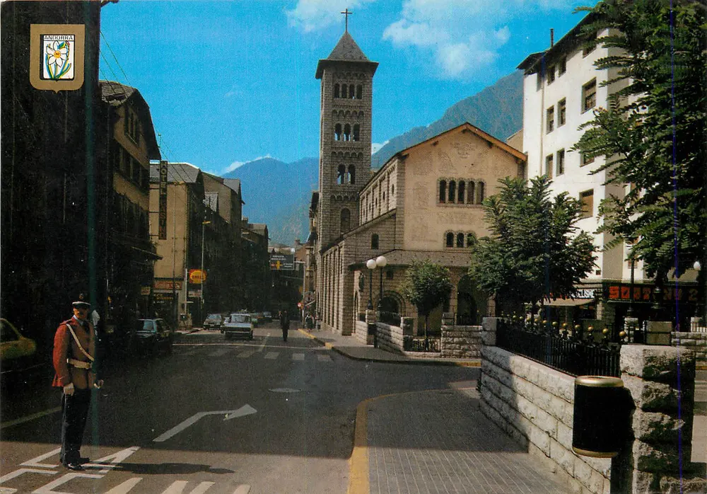 Anoïrha — Ansicht der Hauptstraße mit Kirche und Soldaten — Casa de Oro, N° 11 - Vorderseite
